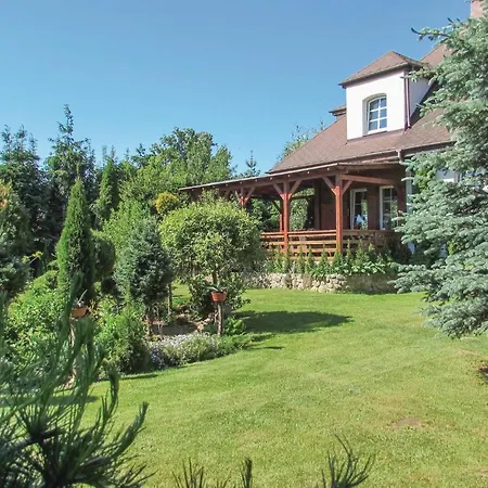 Сasa de vacaciones Four-bedroom Holiday In *