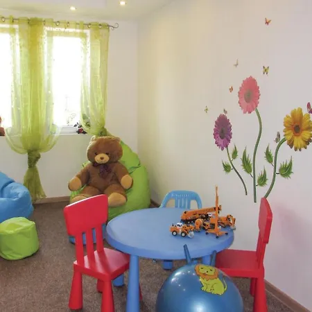 Сasa de vacaciones Four-bedroom Holiday In *